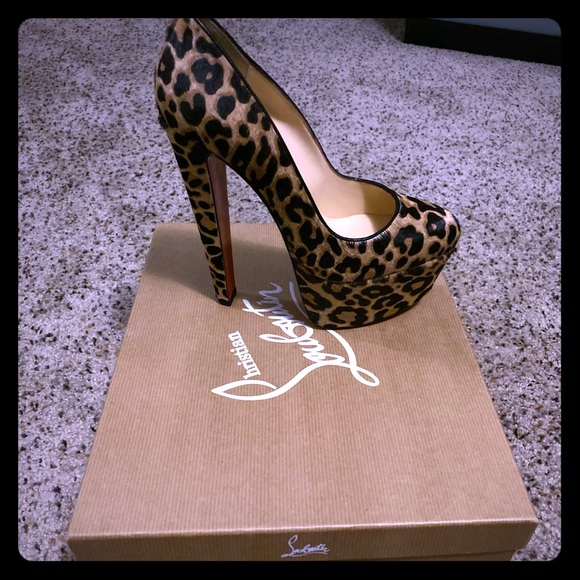 Christian Louboutin Alta Vicky pumps - Picture 1 of 3